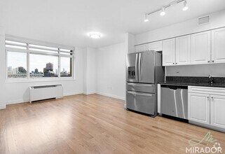 Building Photo - 60 W 23 St