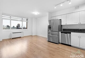 Building Photo - 60 W 23 St