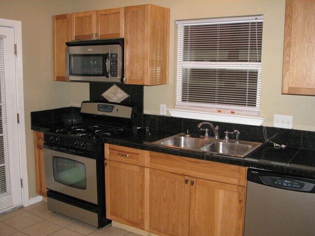 Foto del edificio - UT PRE-LEASE: North Campus 6 bed / 3 bath ...