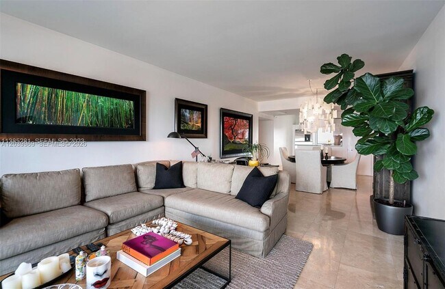 Foto del edificio - 601 NE 36th St