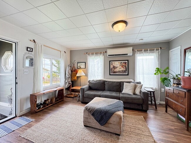 Building Photo - Charming Home for Lease