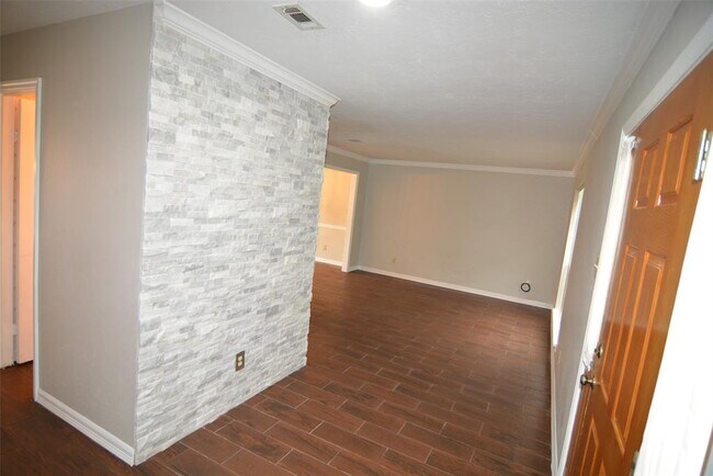 Building Photo - 515 Hawthorn Pl