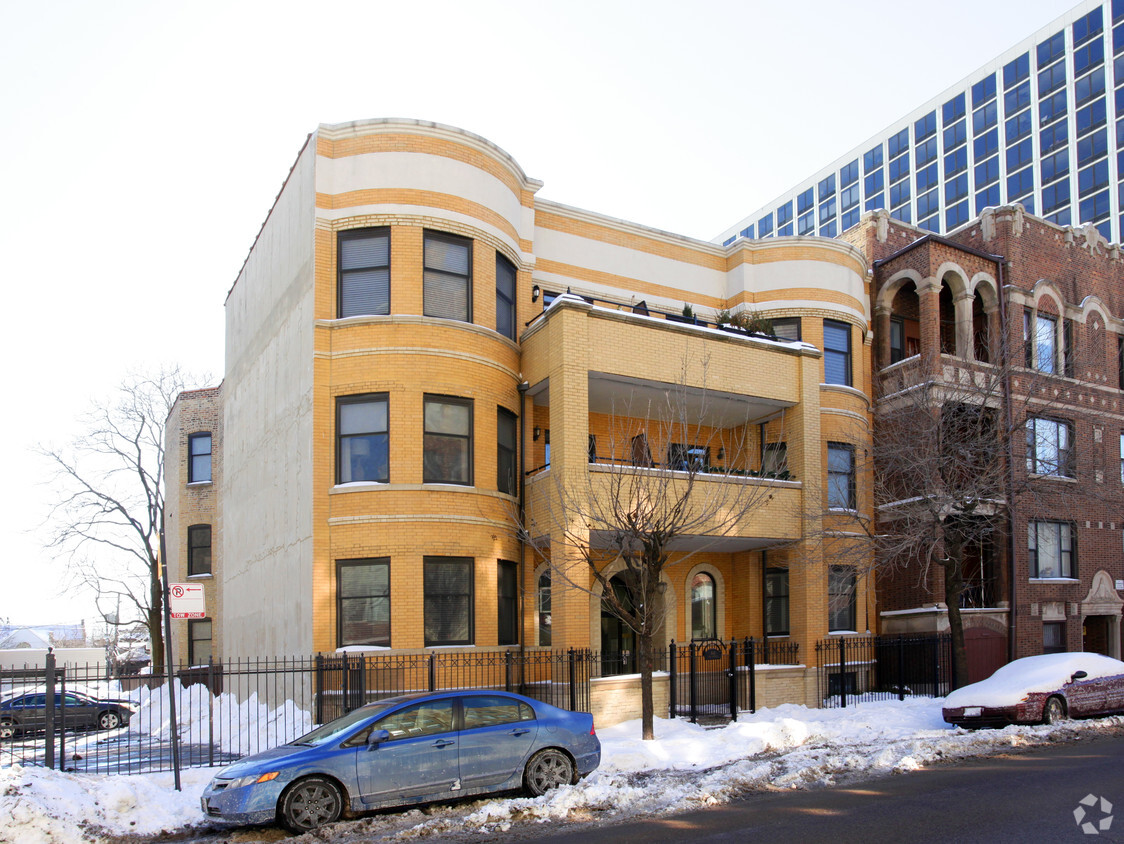 Primary Photo - 845 W Montrose Ave