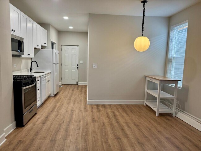 Foto del edificio - 1709 N Maplewood Ave