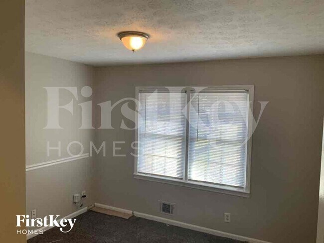 Building Photo - 518 Rebecca St