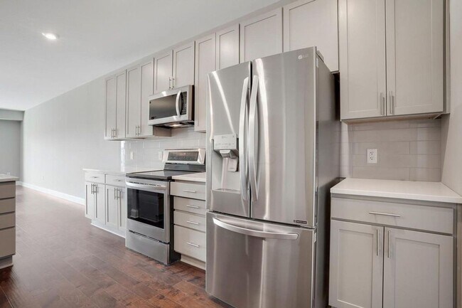 Building Photo - Luxury 1st Floor Condo Overlooking Little Turtle Country Club Golf Course