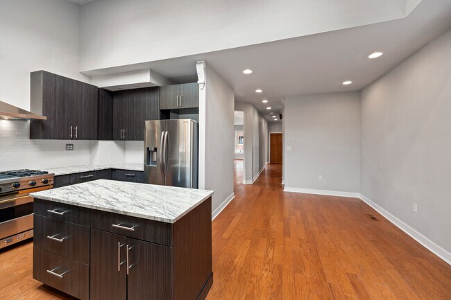 Foto del edificio - 4647 N Winchester Ave
