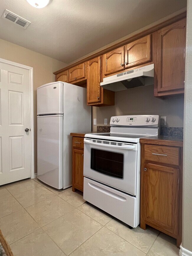 Building Photo - 109 Ramon Cardenas Dr