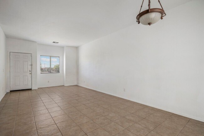 Foto del edificio - Beautiful 3 bedroom patio home with open f...