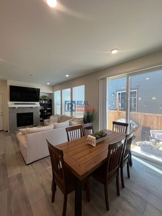 Foto del edificio - 14221 Alpine Lily St