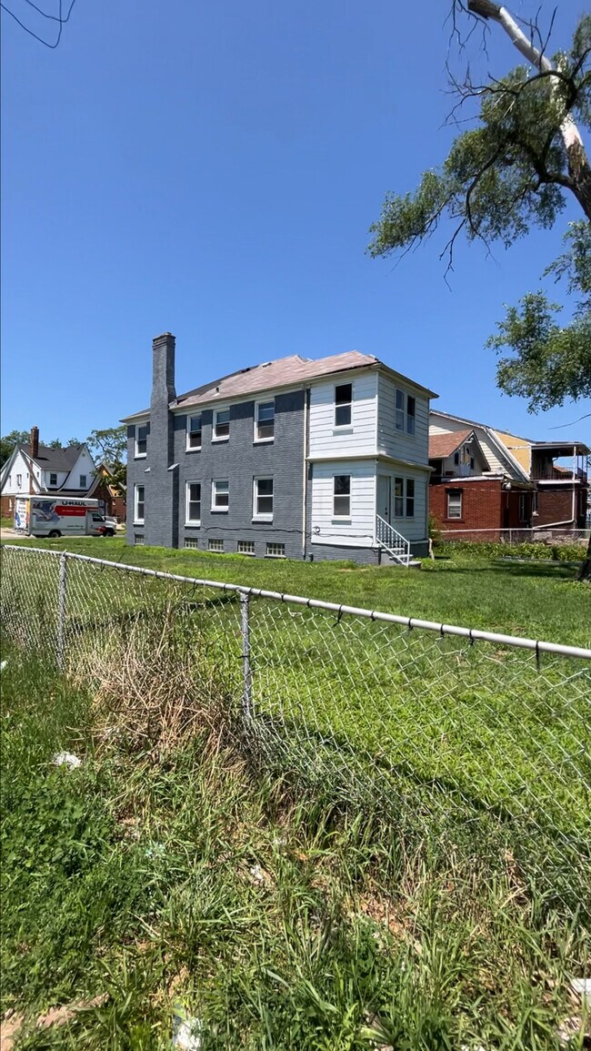 Exterior - 17132 Greenlawn St