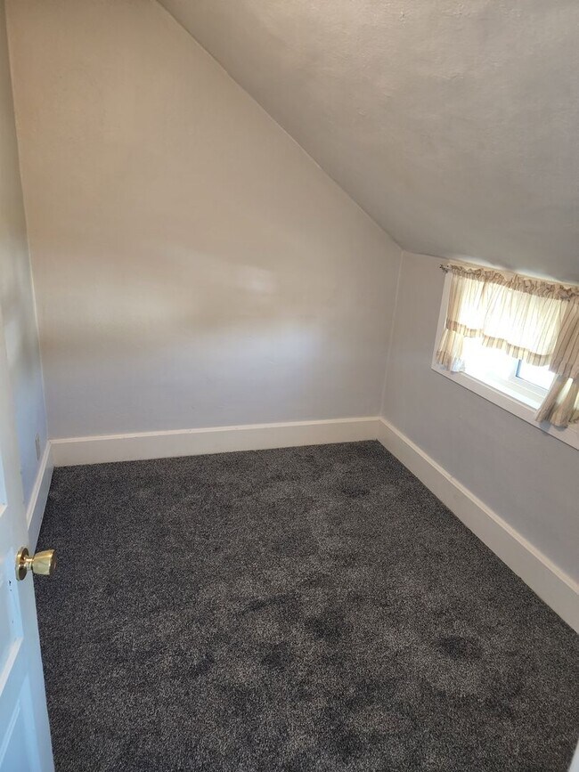 Foto del edificio - 1223/1225 Redfield St Duplex