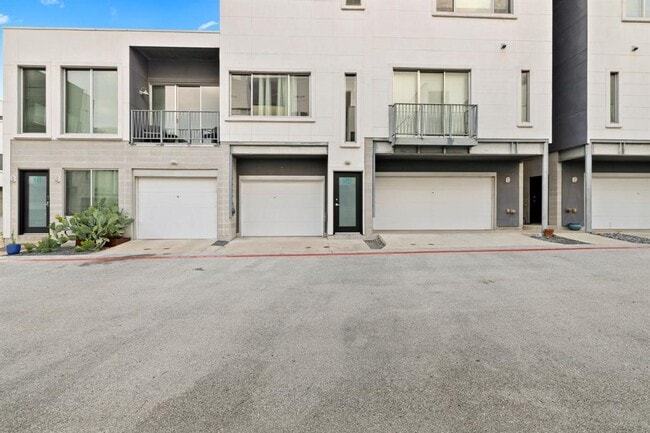Foto del edificio - 4801 S Congress Ave