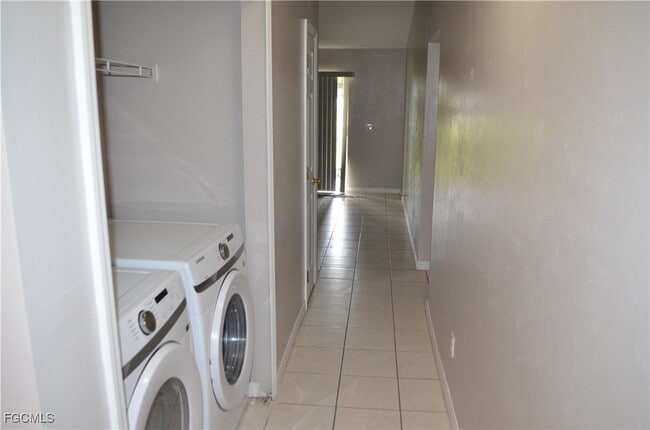 Foto del edificio - 2304 NE 8th Pl