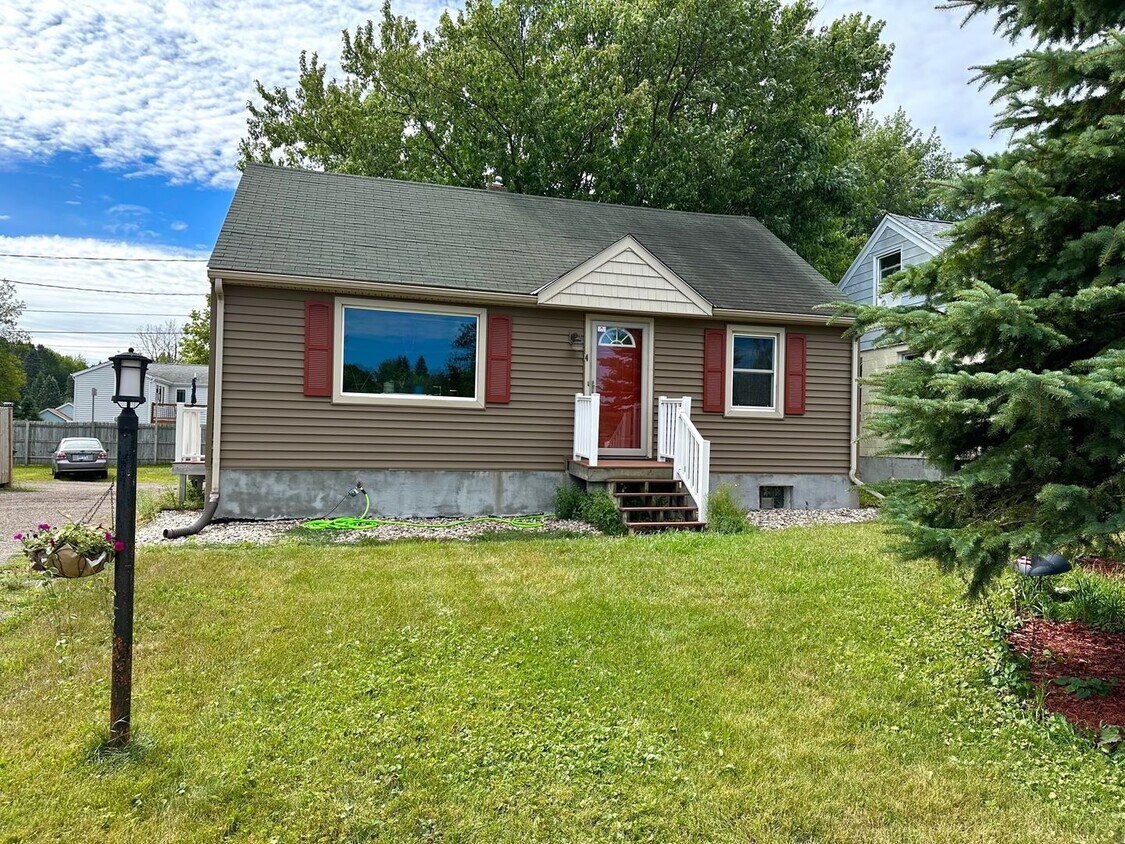Primary Photo - AVAILABLE JULY - 3 Bed 2 Bath in Duluth He...