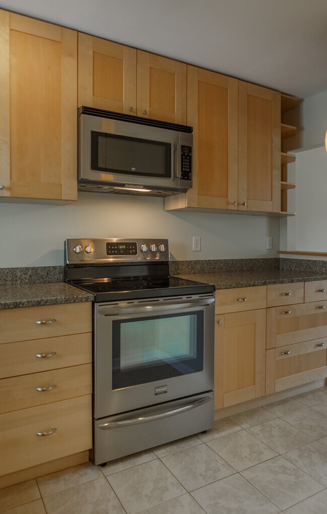 Newer stainless appliances. - 15 Renwick St