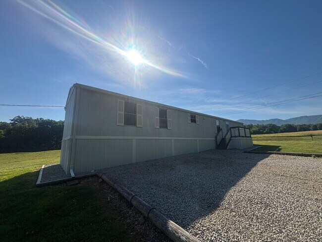 Foto del edificio - 824 Browns Bridge Rd