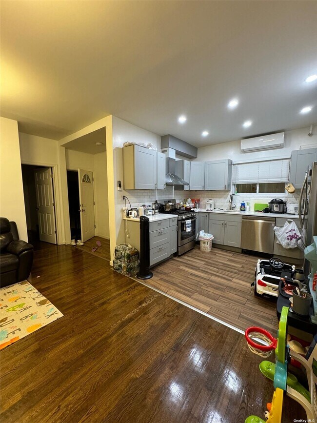 Foto del edificio - 42-16 111th St