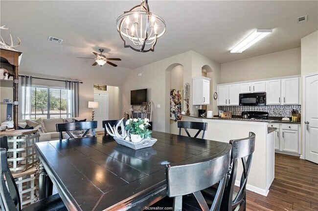 Foto del edificio - 3801 Clear Meadow Creek Avenue