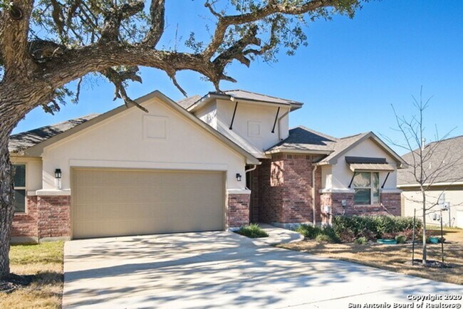 Building Photo - Elegant 4-Bedroom Home with Luxurious Feat...