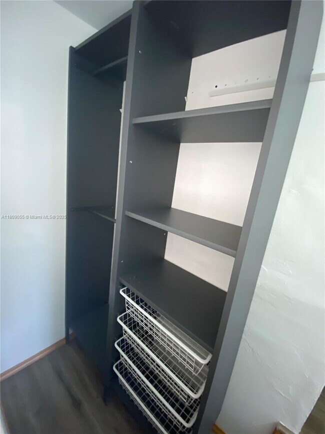 Foto del edificio - 705 NE 87th St