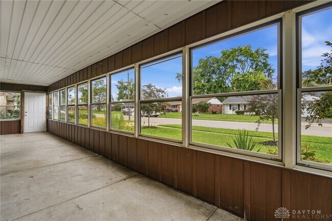 Foto del edificio - 27 Laurelgrove Dr