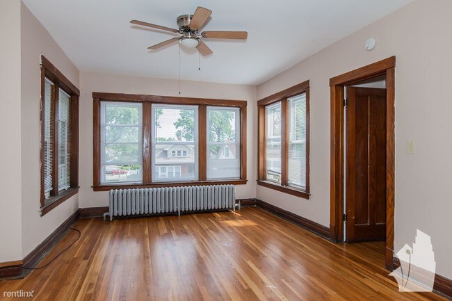 Building Photo - 2 br, 1 bath  - 4857 W Schubert Ave 1st Floor