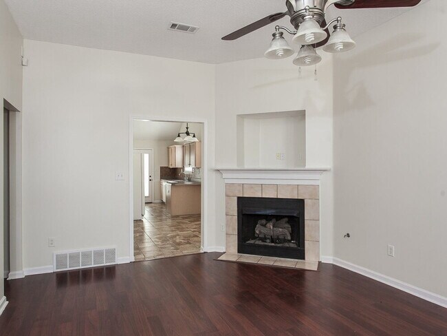 Foto del edificio - 6883 Showboat Ln