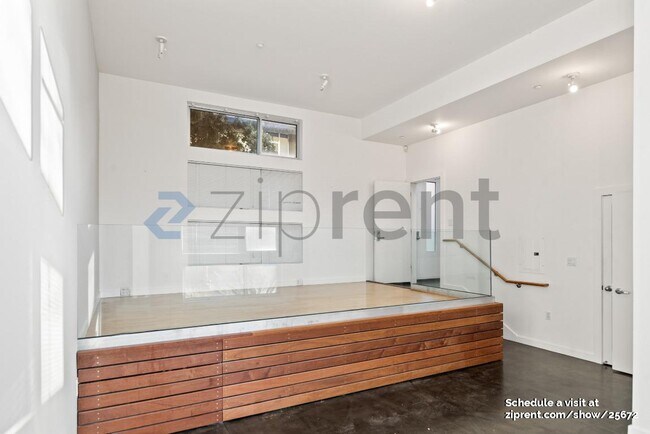 Foto del edificio - 2910 Mandela Pkwy