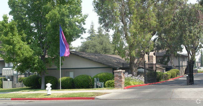 Building Photo - Oakwood Village