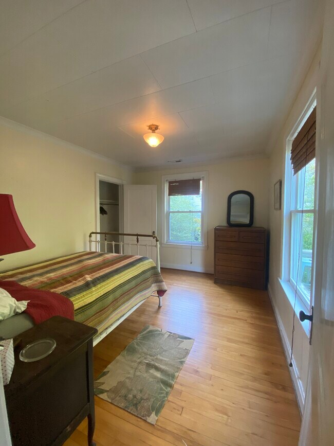 Bedroom - 814 Berkeley St