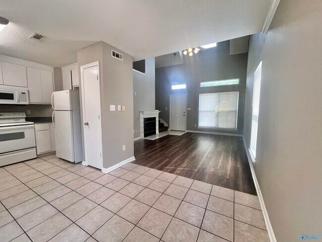 Foto del edificio - 102 Yellowwood Ct