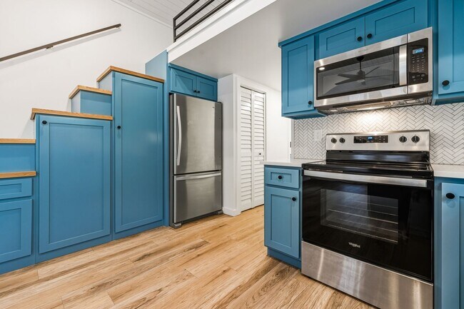 Foto del edificio - Beautiful 2 bed/1.5 bath with large fenced yard and separate office!