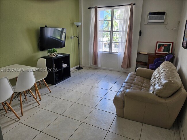 Foto del edificio - 3030 Collins Ave