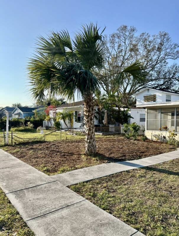 Building Photo - 5566 Kelly Dr N