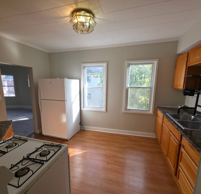 Building Photo - 2978-2978 W 32nd St