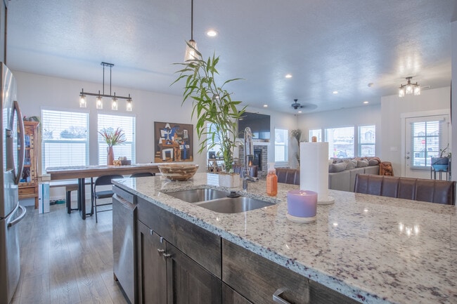 Foto del edificio - 2418 W Glover Ln
