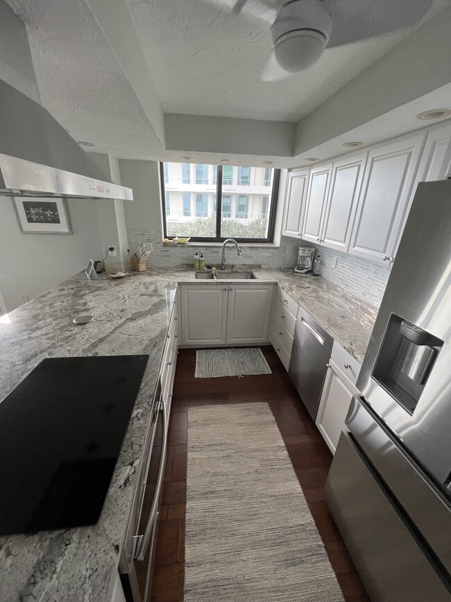 Building Photo - 4545 Gulf of Mexico Dr