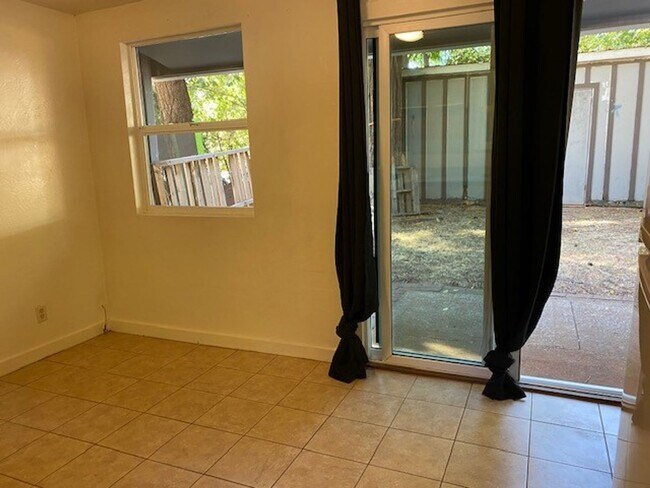 Foto del edificio - 11256 Butler St