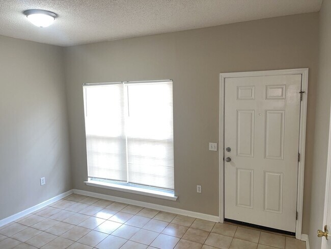 Foto del edificio - 22 E Dubois St