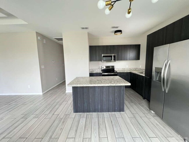 Building Photo - 8 Swallow Ave