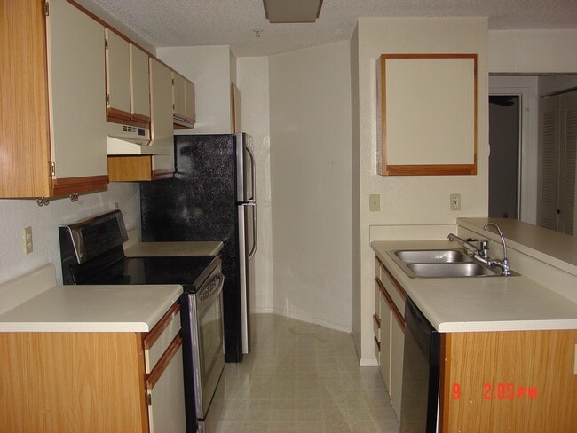 Building Photo - 623 Dory Ln