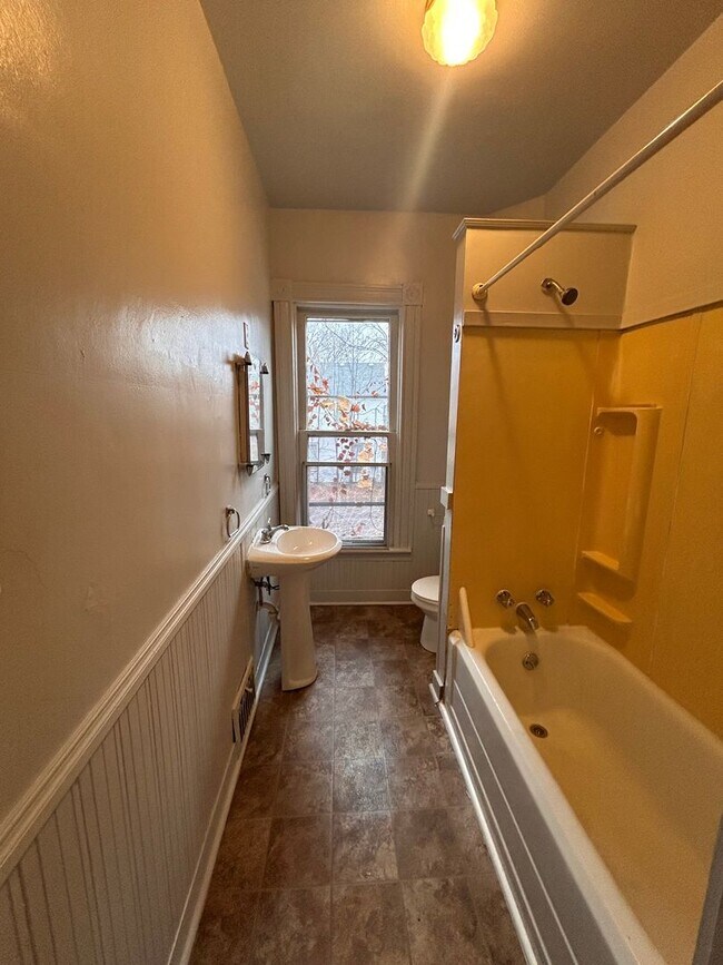 Foto del edificio - 2329 S Harrison St