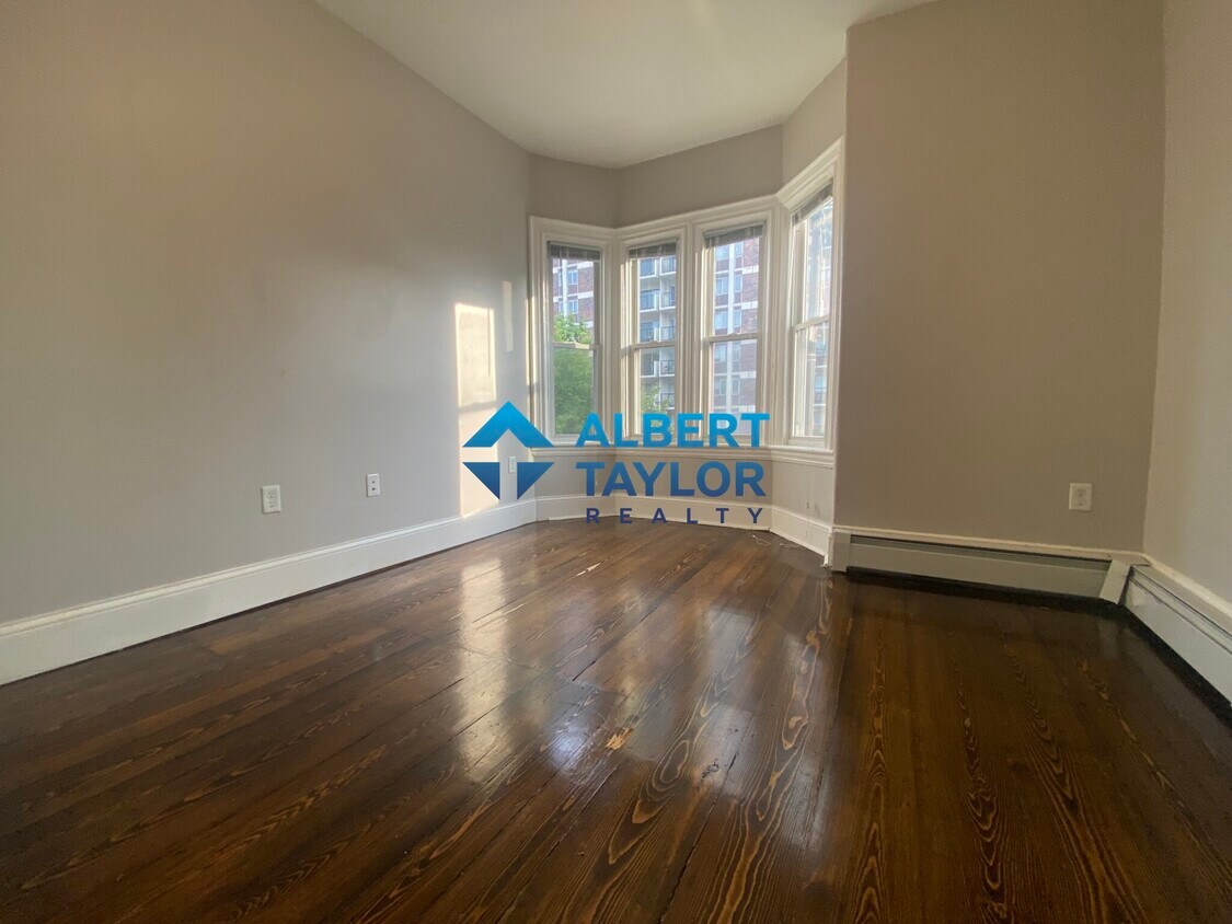 Foto principal - 1568 Tremont St