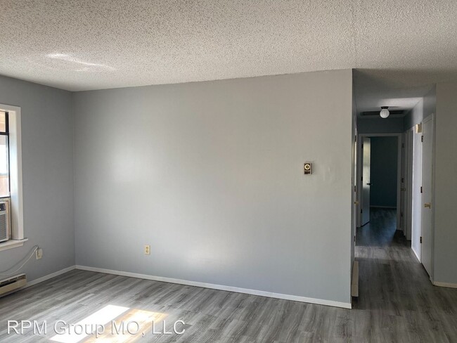 Building Photo - 3 br, 1.5 bath House - 1835 N. Drury Ave.