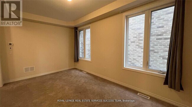 Photo du bâtiment - 1915 Douglas Langtree Dr