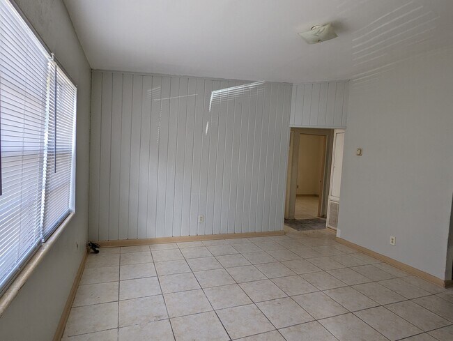 Foto del edificio - 1710 Rose Blvd