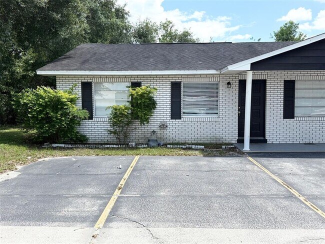 Building Photo - 542 W Lake Deer Dr