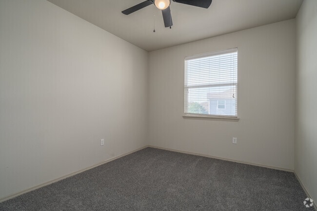 2BR, 2BA - 899SF - Dormitorio 2 - Aria at Wilcrest