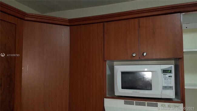 Foto del edificio - 3210 NW 12th Ave